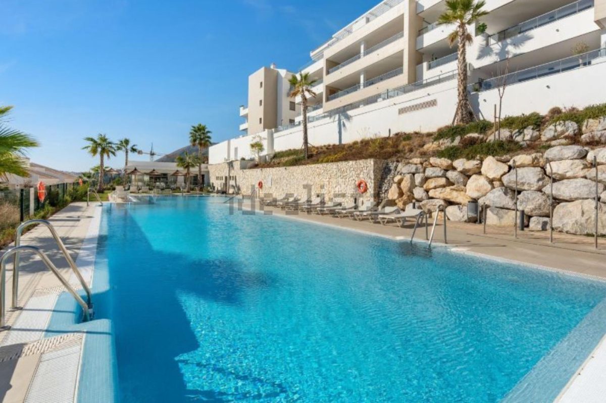 Ático Dúplex de tres dormitorios con licencia turistica y  vistas al mar en Benalmádena — Foto 3