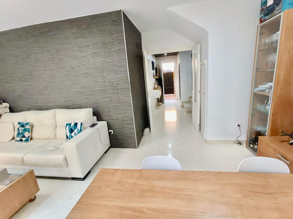 Casa adosada de cuatro habitaciones en Alhaurín de la Torre — Foto 7