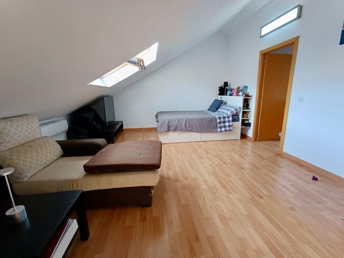 Casa adosada de cuatro habitaciones en Alhaurín de la Torre — Foto 24