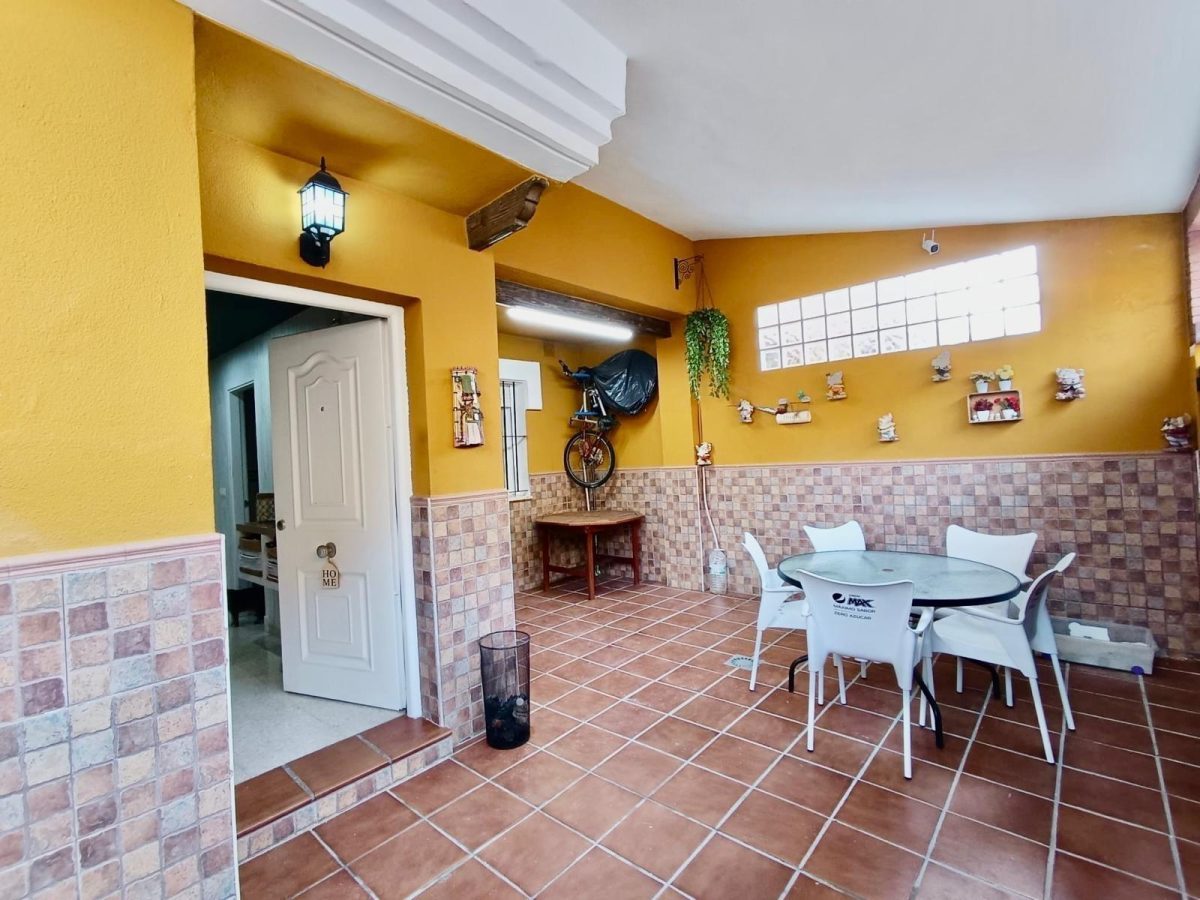 Casa adosada de cuatro habitaciones en Alhaurín de la Torre — Foto 2