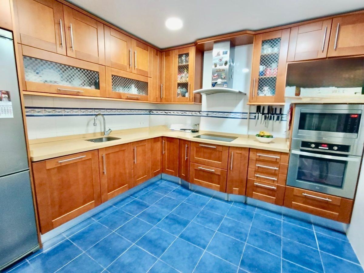 Casa adosada de cuatro habitaciones en Alhaurín de la Torre — Foto 10