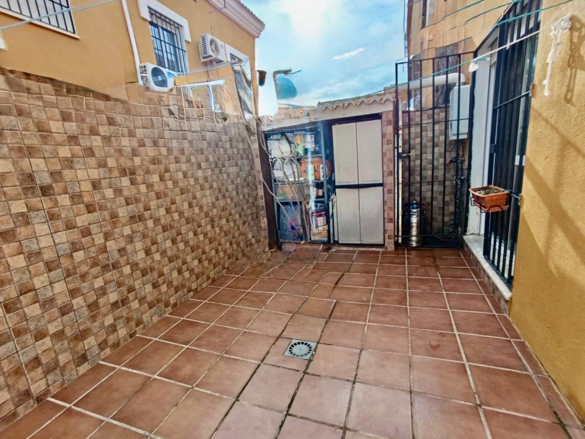 Casa adosada de cuatro habitaciones en Alhaurín de la Torre — Foto 8