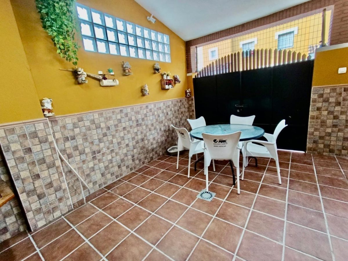 Casa adosada de cuatro habitaciones en Alhaurín de la Torre — Foto 3