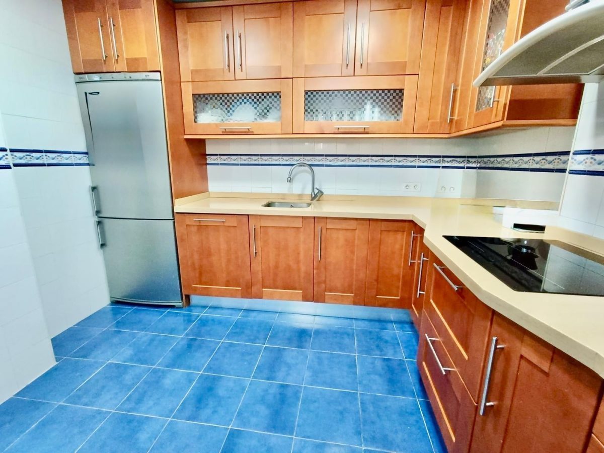 Casa adosada de cuatro habitaciones en Alhaurín de la Torre — Foto 11