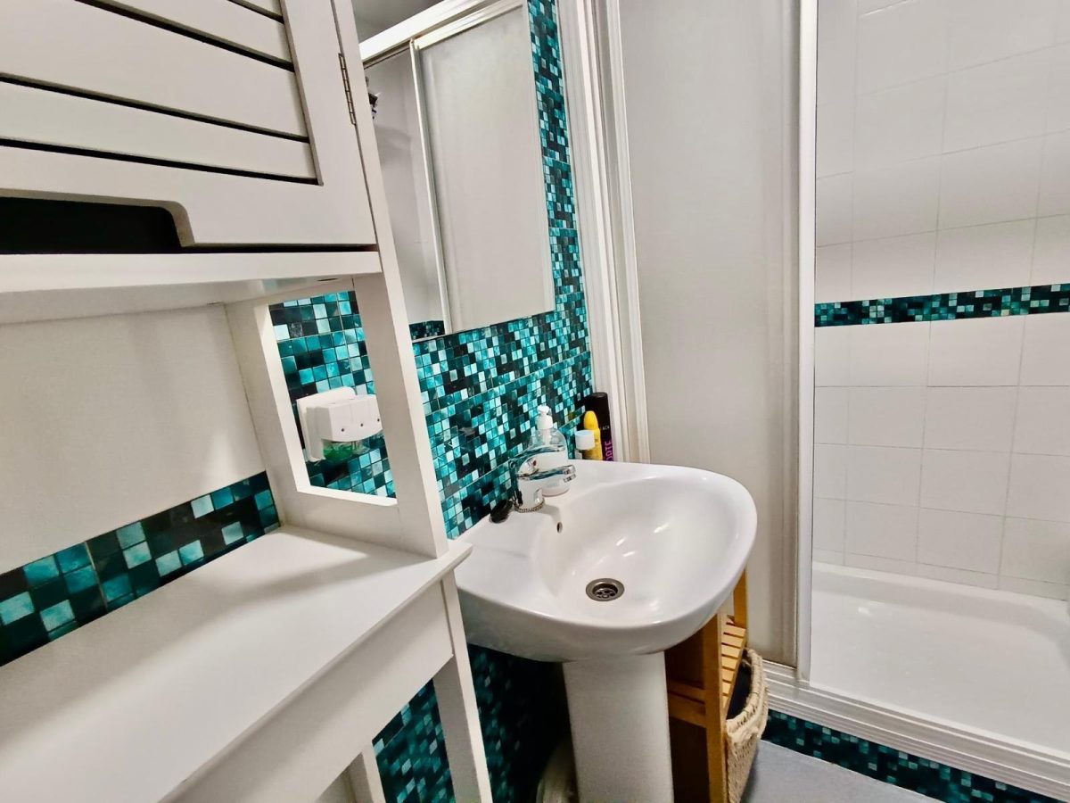 Casa adosada de cuatro habitaciones en Alhaurín de la Torre — Foto 13