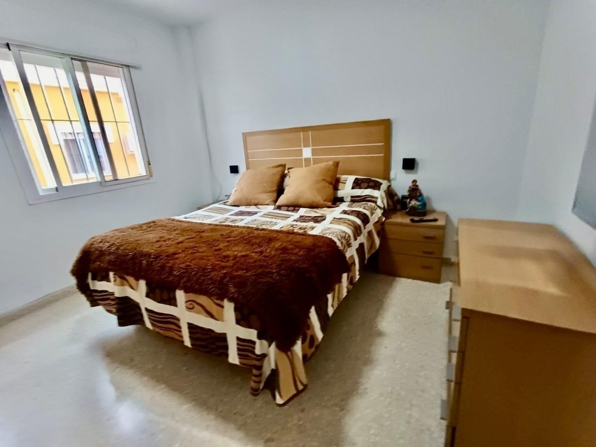 Casa adosada de cuatro habitaciones en Alhaurín de la Torre — Foto 18
