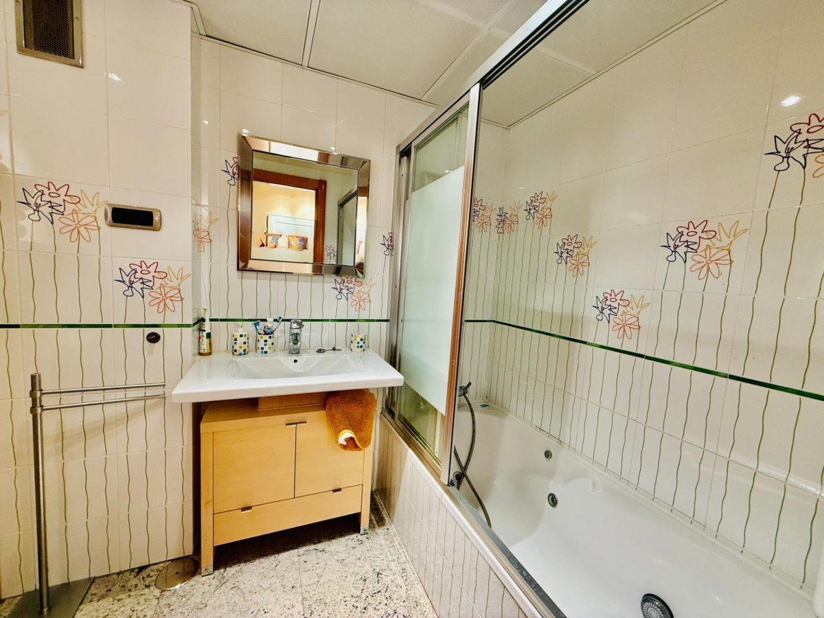 Exclusivo piso de 3 dormitorios en los Alamos, Torremolinos — Foto 23