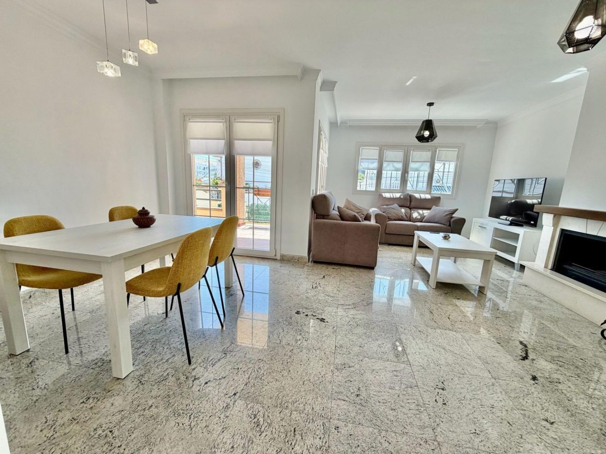 Casa de 5 dormitorios en Los Alamos, Torremolinos. Costa del Sol — Foto 10