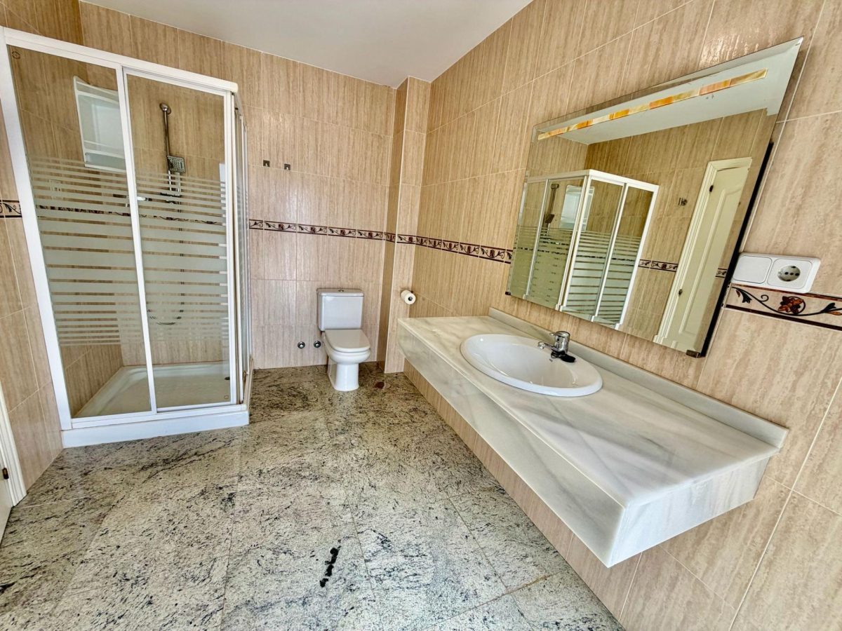 Casa de 5 dormitorios en Los Alamos, Torremolinos. Costa del Sol — Foto 20