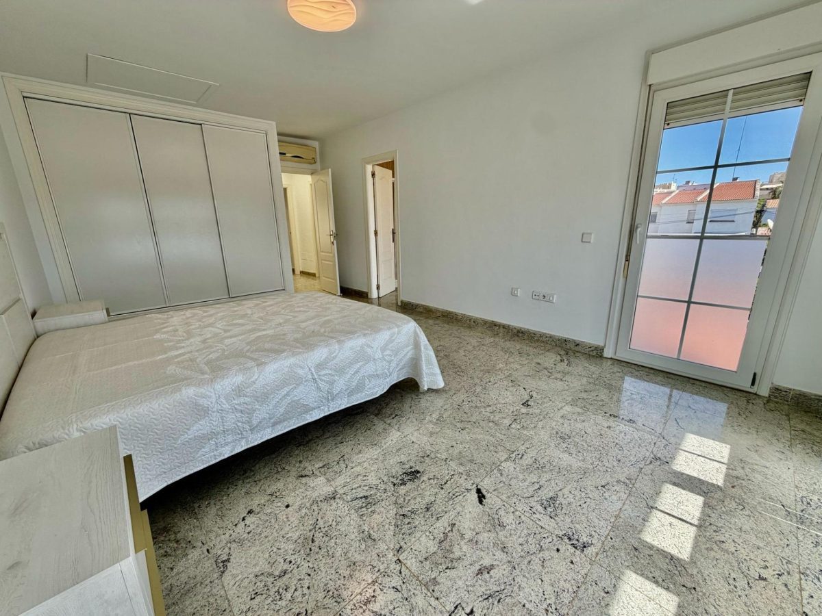 Casa de 5 dormitorios en Los Alamos, Torremolinos. Costa del Sol — Foto 15