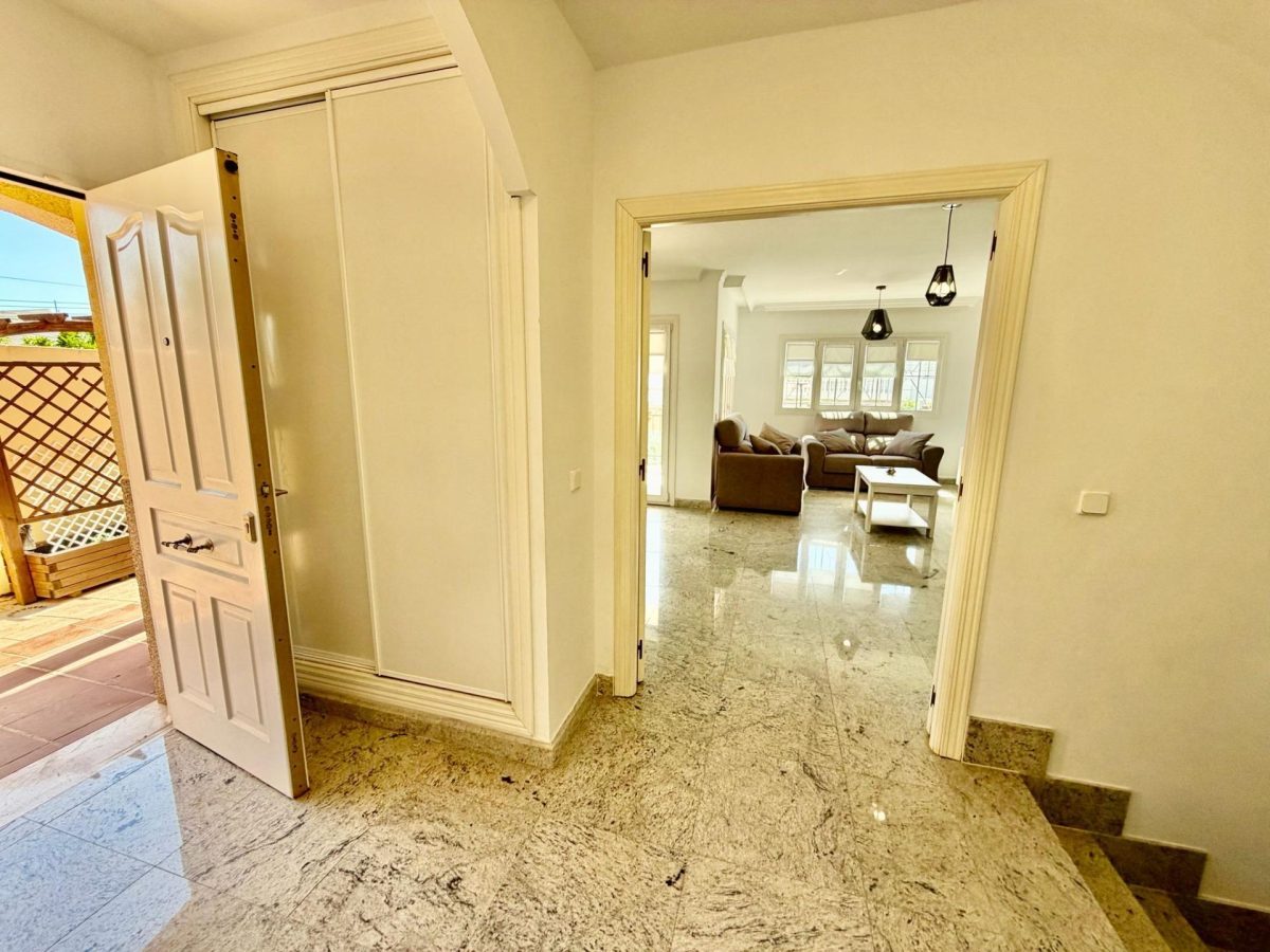 Casa de 5 dormitorios en Los Alamos, Torremolinos. Costa del Sol — Foto 7