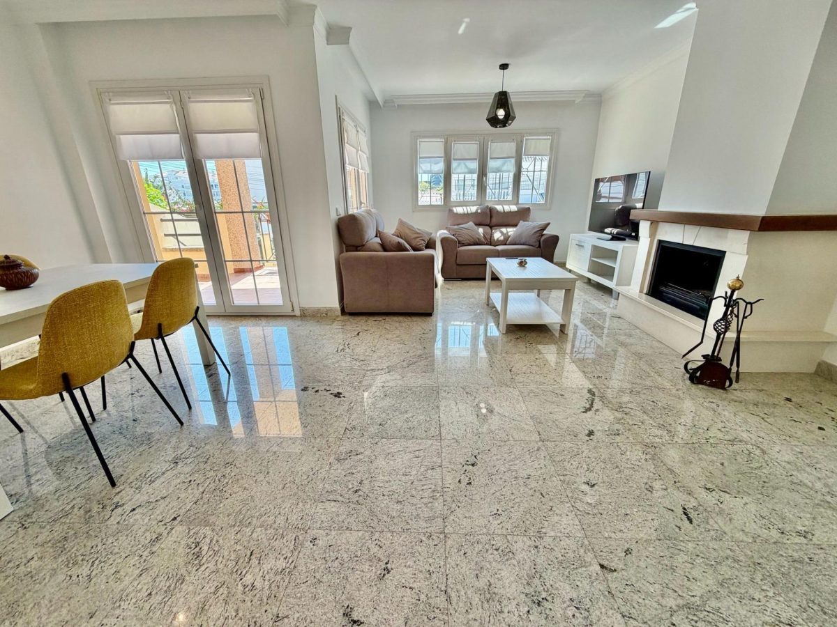 Casa de 5 dormitorios en Los Alamos, Torremolinos. Costa del Sol — Foto 9