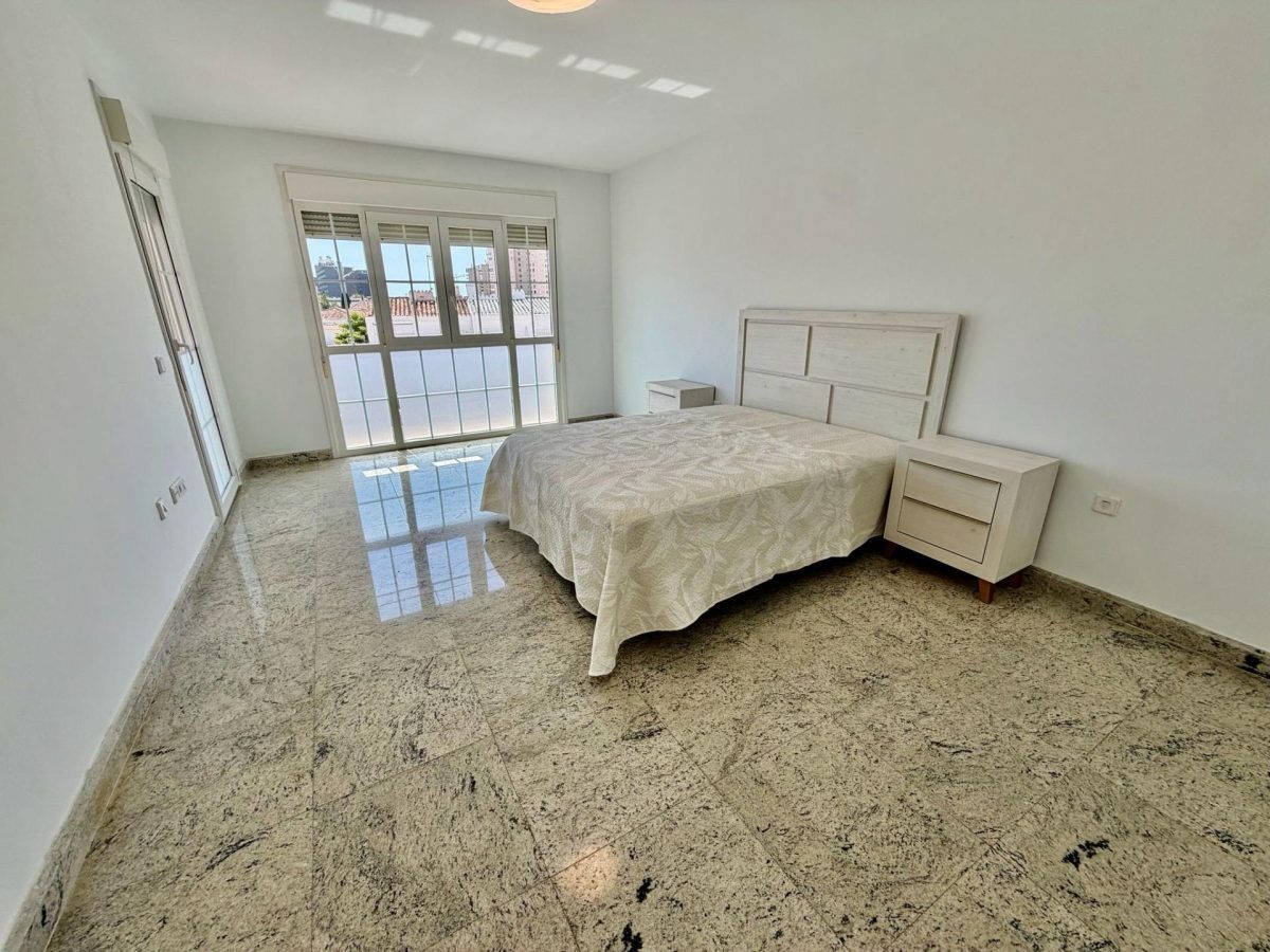 Casa de 5 dormitorios en Los Alamos, Torremolinos. Costa del Sol — Foto 16