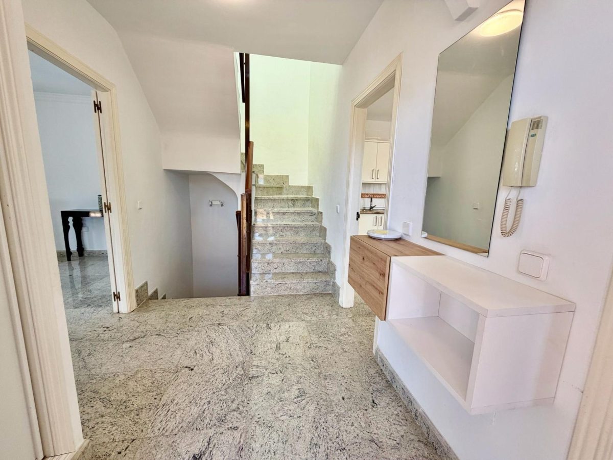 Casa de 5 dormitorios en Los Alamos, Torremolinos. Costa del Sol — Foto 8
