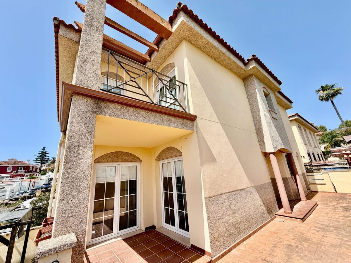 Casa de 5 dormitorios en Los Alamos, Torremolinos. Costa del Sol — Foto 2