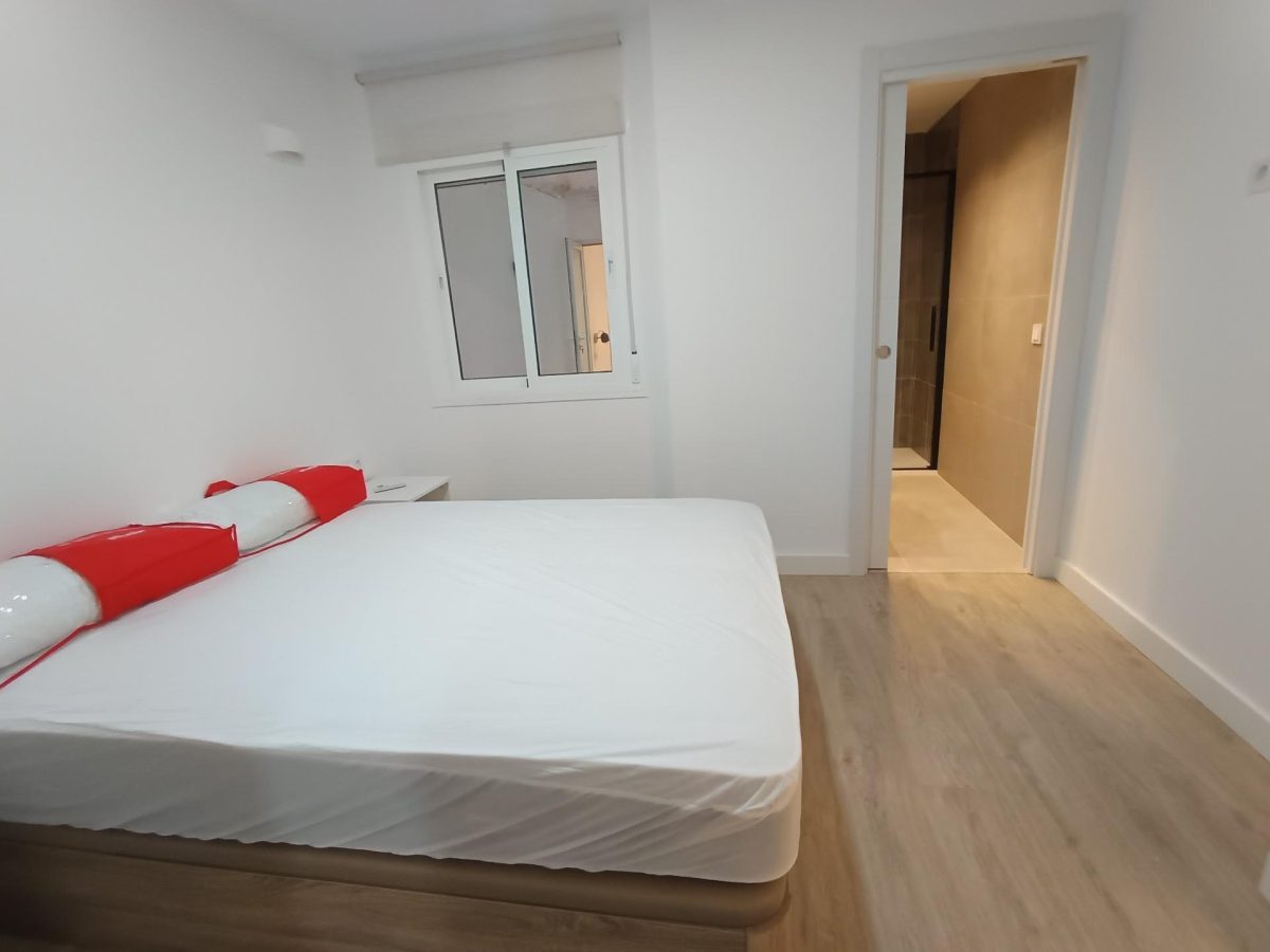 Se alquila piso de tres habitaciones y dos baños con reforma a estrenar en Málaga — Foto 11