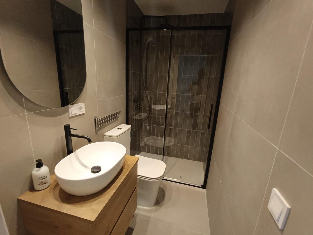 Se alquila piso de tres habitaciones y dos baños con reforma a estrenar en Málaga — Foto 15