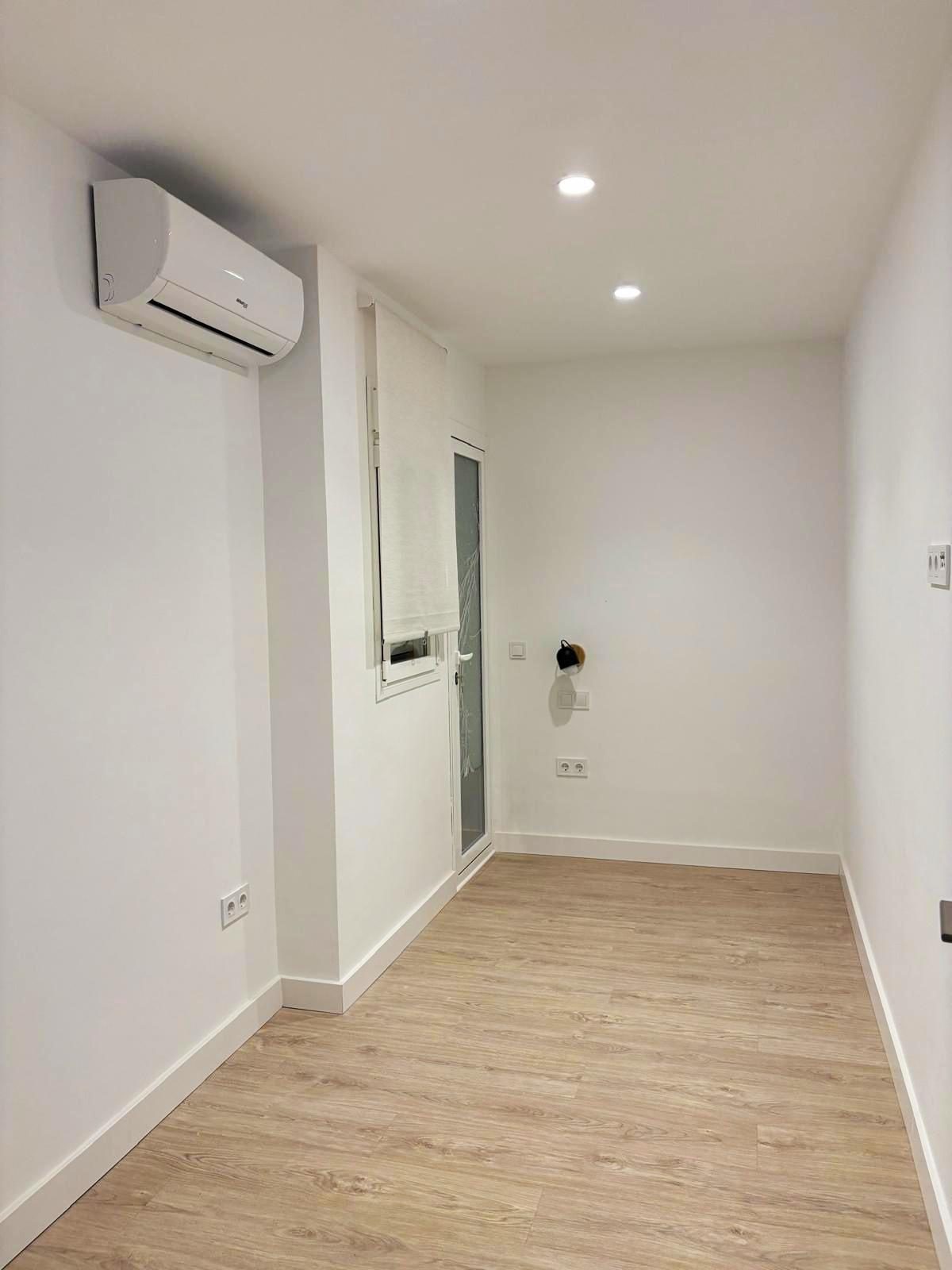 Se alquila piso de tres habitaciones y dos baños con reforma a estrenar en Málaga — Foto 27