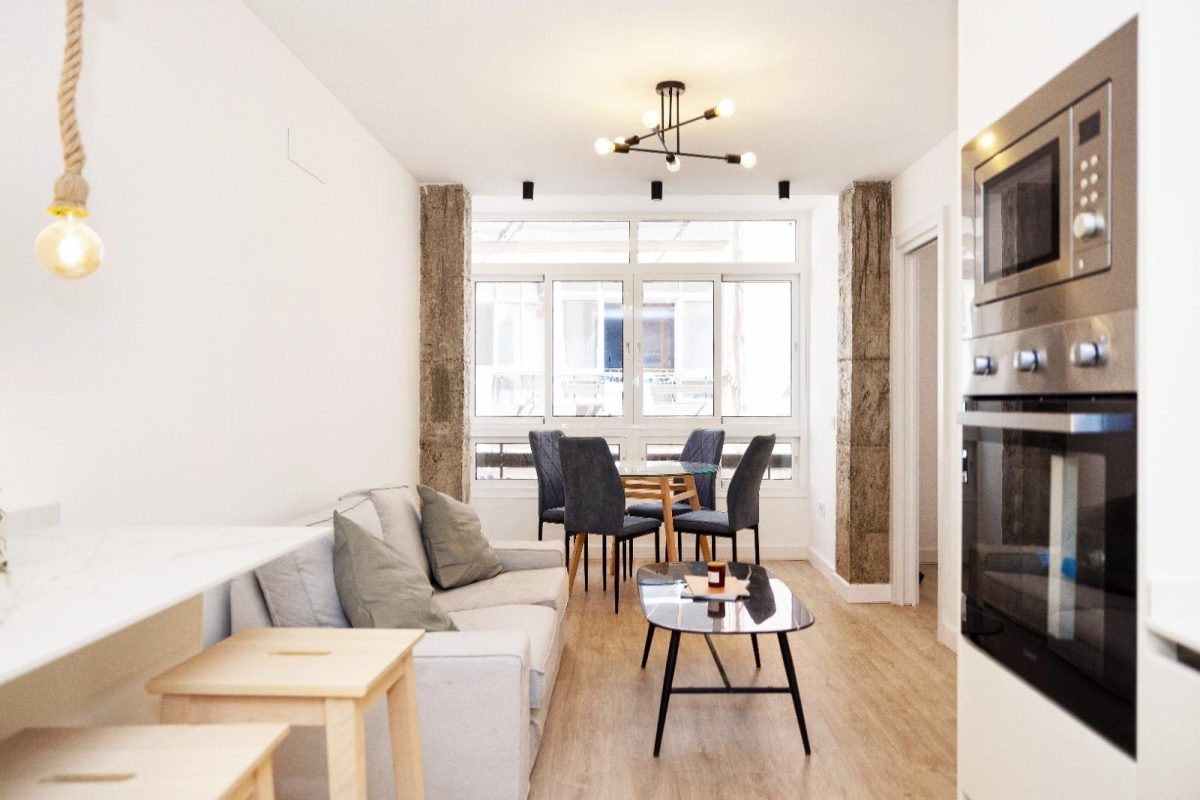 Se alquila piso de tres habitaciones y dos baños con reforma a estrenar en Málaga — Foto 1