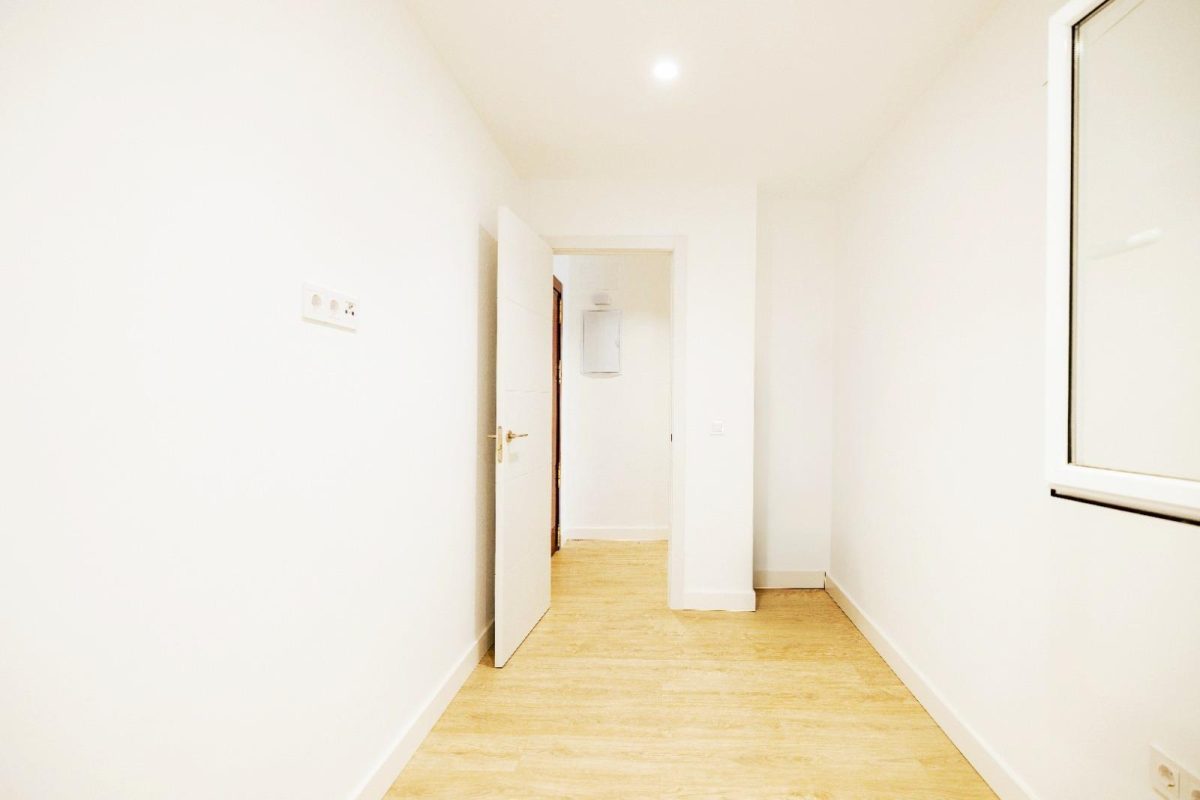 Se alquila piso de tres habitaciones y dos baños con reforma a estrenar en Málaga — Foto 26