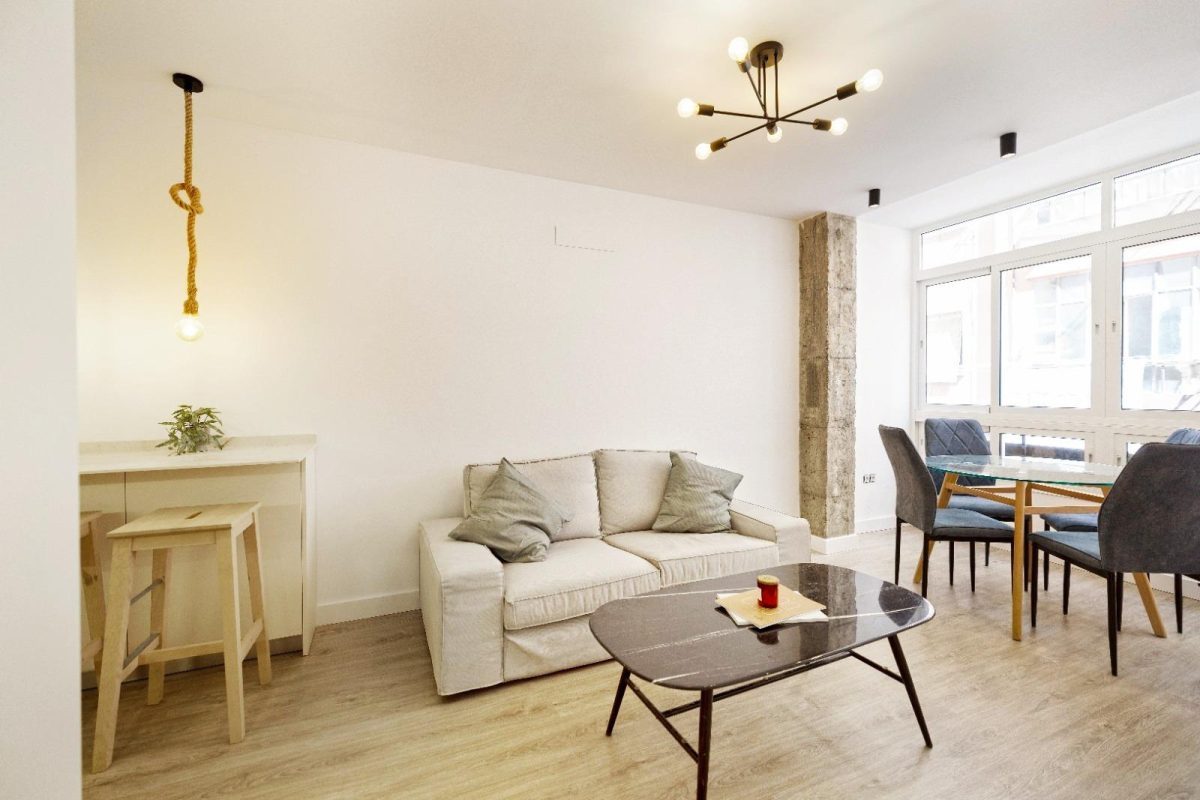 Se alquila piso de tres habitaciones y dos baños con reforma a estrenar en Málaga — Foto 3