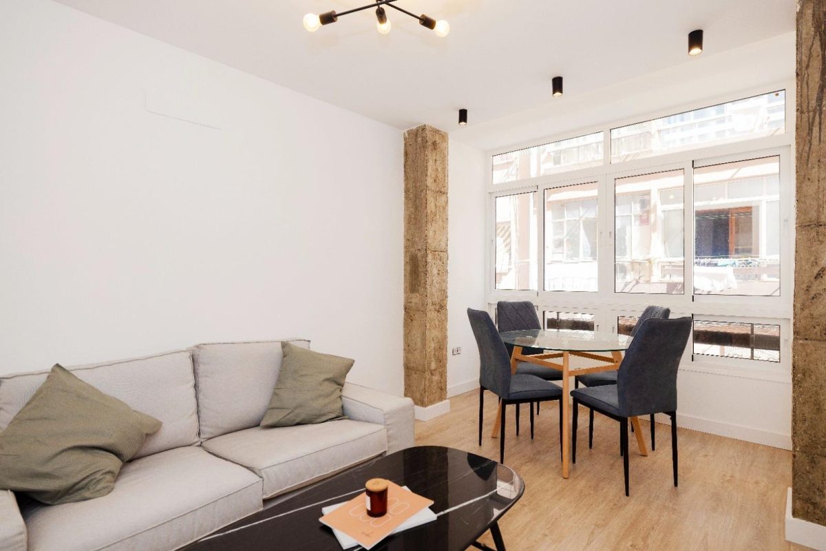 Se alquila piso de tres habitaciones y dos baños con reforma a estrenar en Málaga — Foto 2