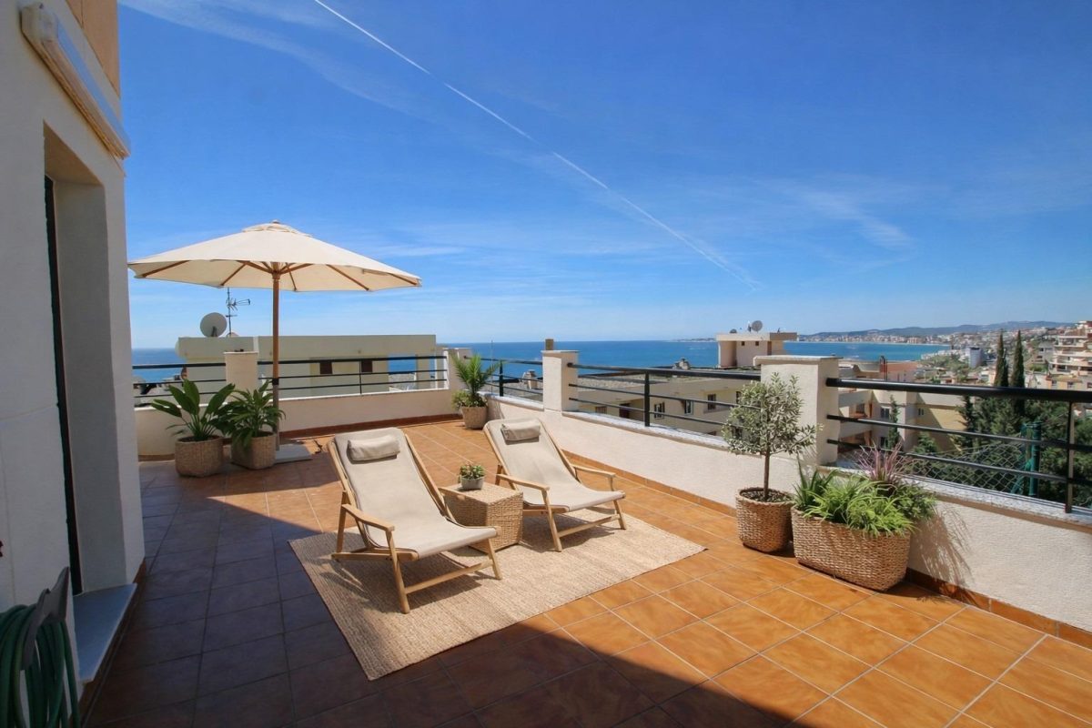ALQUILER LARGA TEMPORADA CON VISTAS AL MAR Y AMPLIA TERRAZA EN TORREQUEBRADA — Foto 17