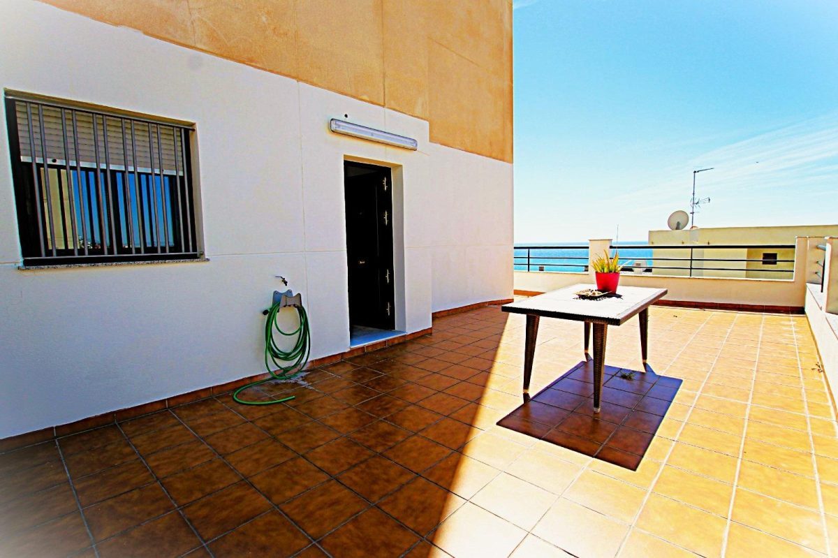 ALQUILER LARGA TEMPORADA CON VISTAS AL MAR Y AMPLIA TERRAZA EN TORREQUEBRADA — Foto 14