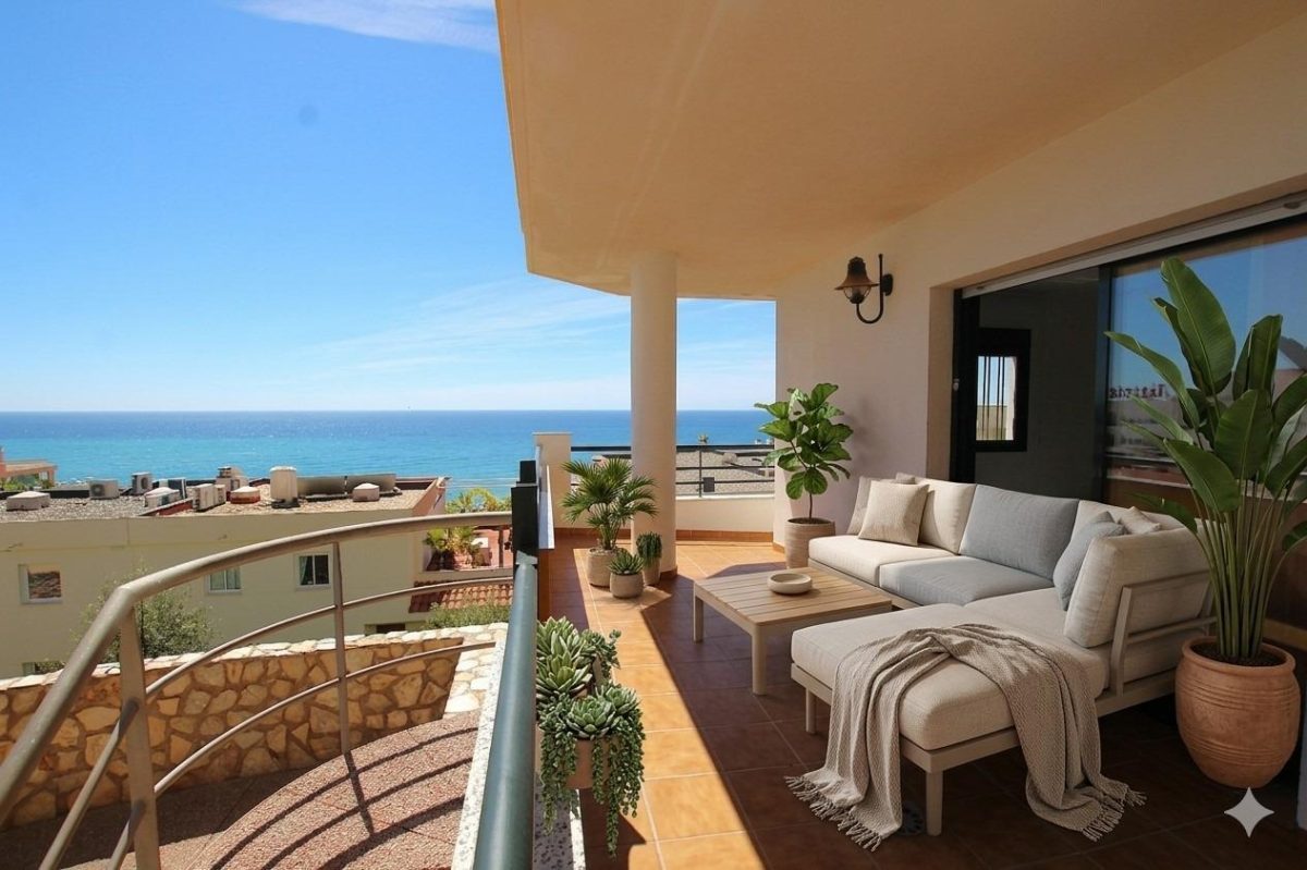 ALQUILER LARGA TEMPORADA CON VISTAS AL MAR Y AMPLIA TERRAZA EN TORREQUEBRADA — Foto 1