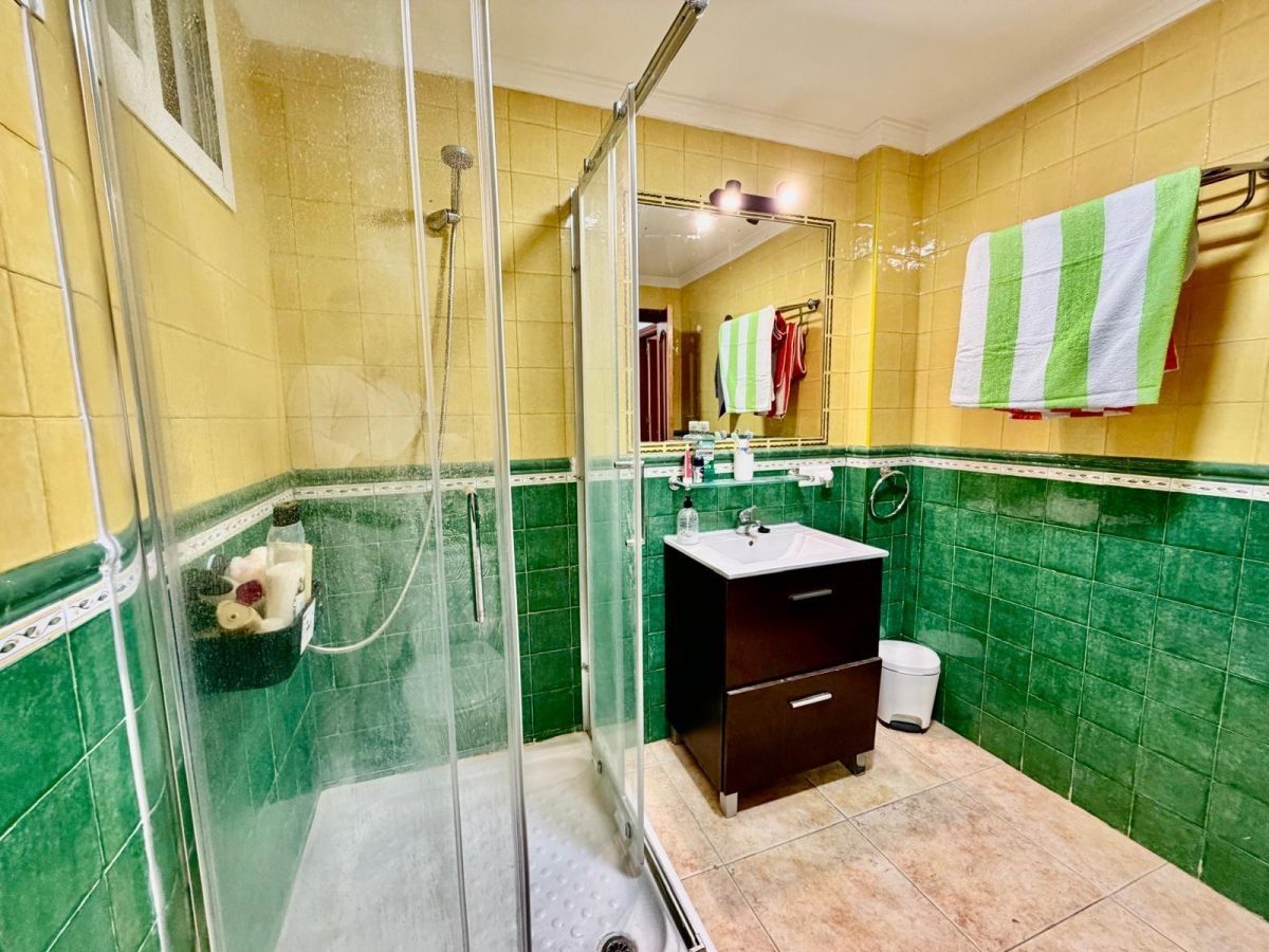Apartamento de un dormitorio con vistas al mar en Benalmádena, Costa del Sol — Foto 20