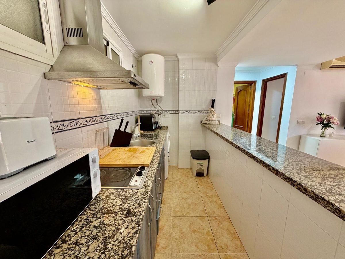 Apartamento de un dormitorio con vistas al mar en Benalmádena, Costa del Sol — Foto 11
