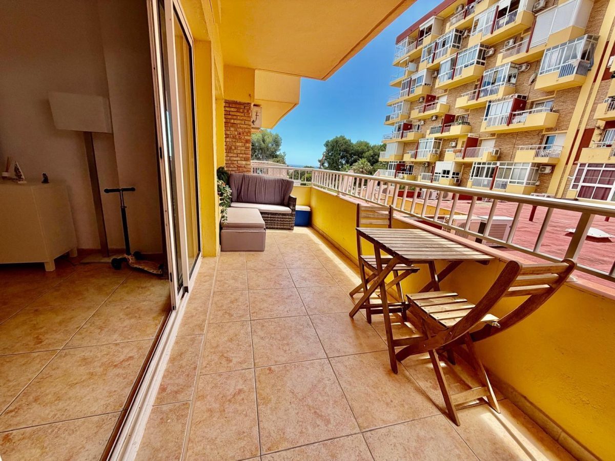 Apartamento de un dormitorio con vistas al mar en Benalmádena, Costa del Sol — Foto 1