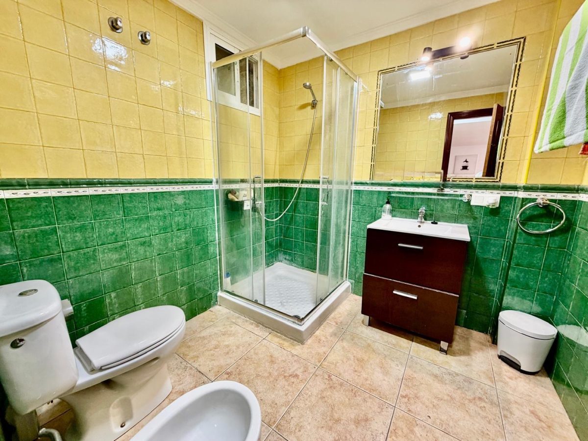 Apartamento de un dormitorio con vistas al mar en Benalmádena, Costa del Sol — Foto 18