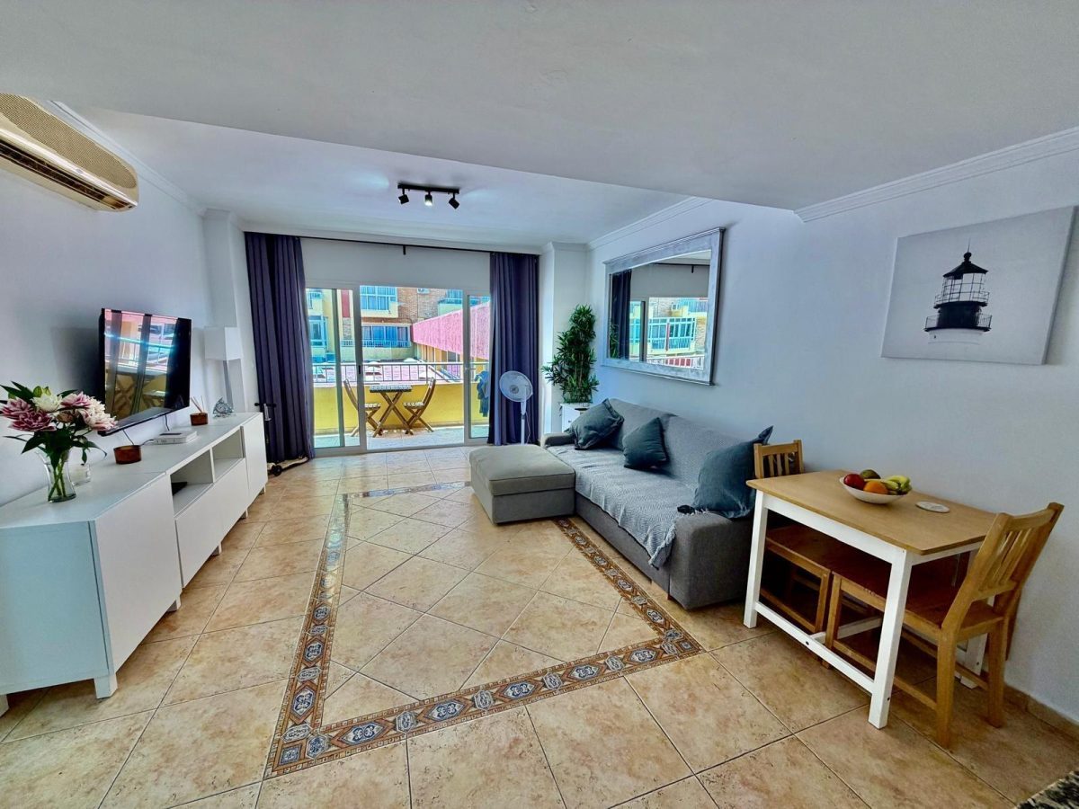 Apartamento de un dormitorio con vistas al mar en Benalmádena, Costa del Sol — Foto 9