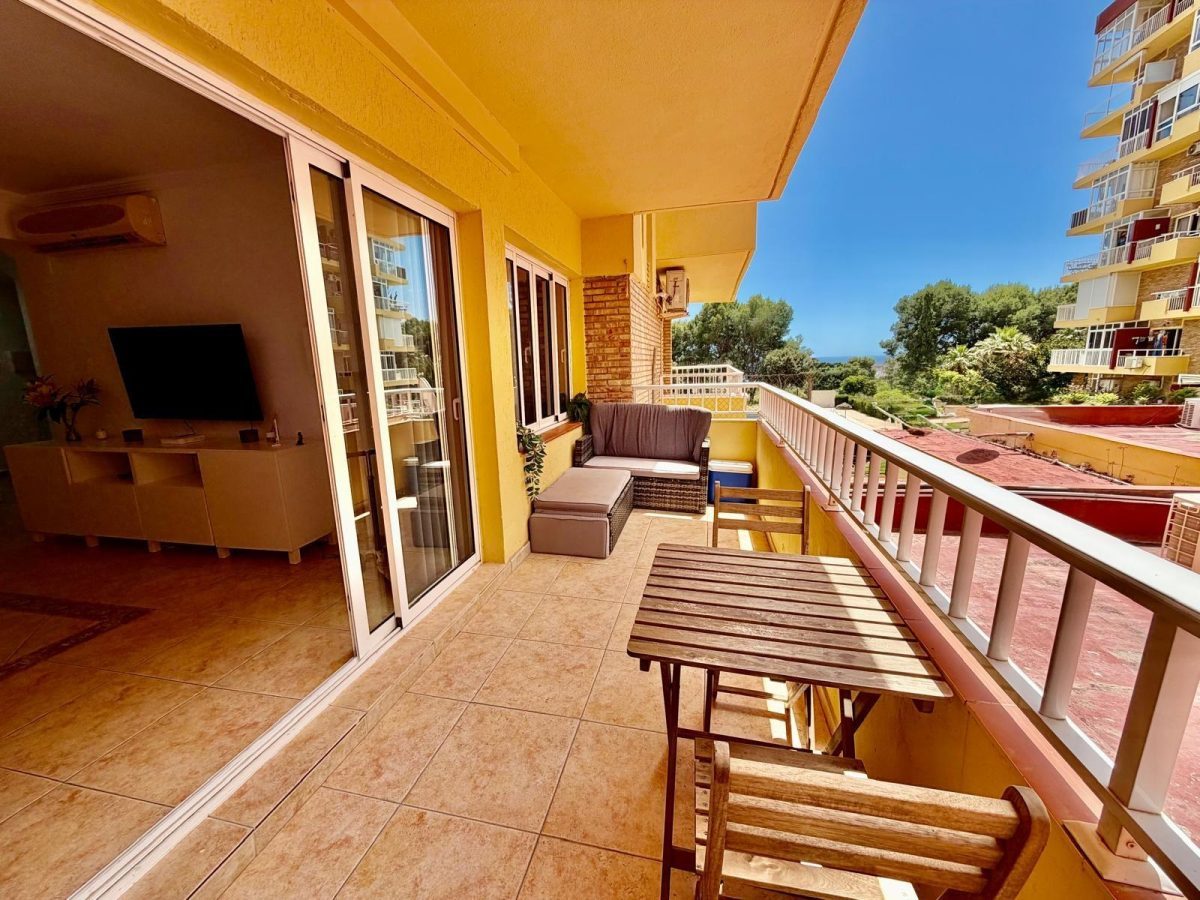 Apartamento de un dormitorio con vistas al mar en Benalmádena, Costa del Sol — Foto 2