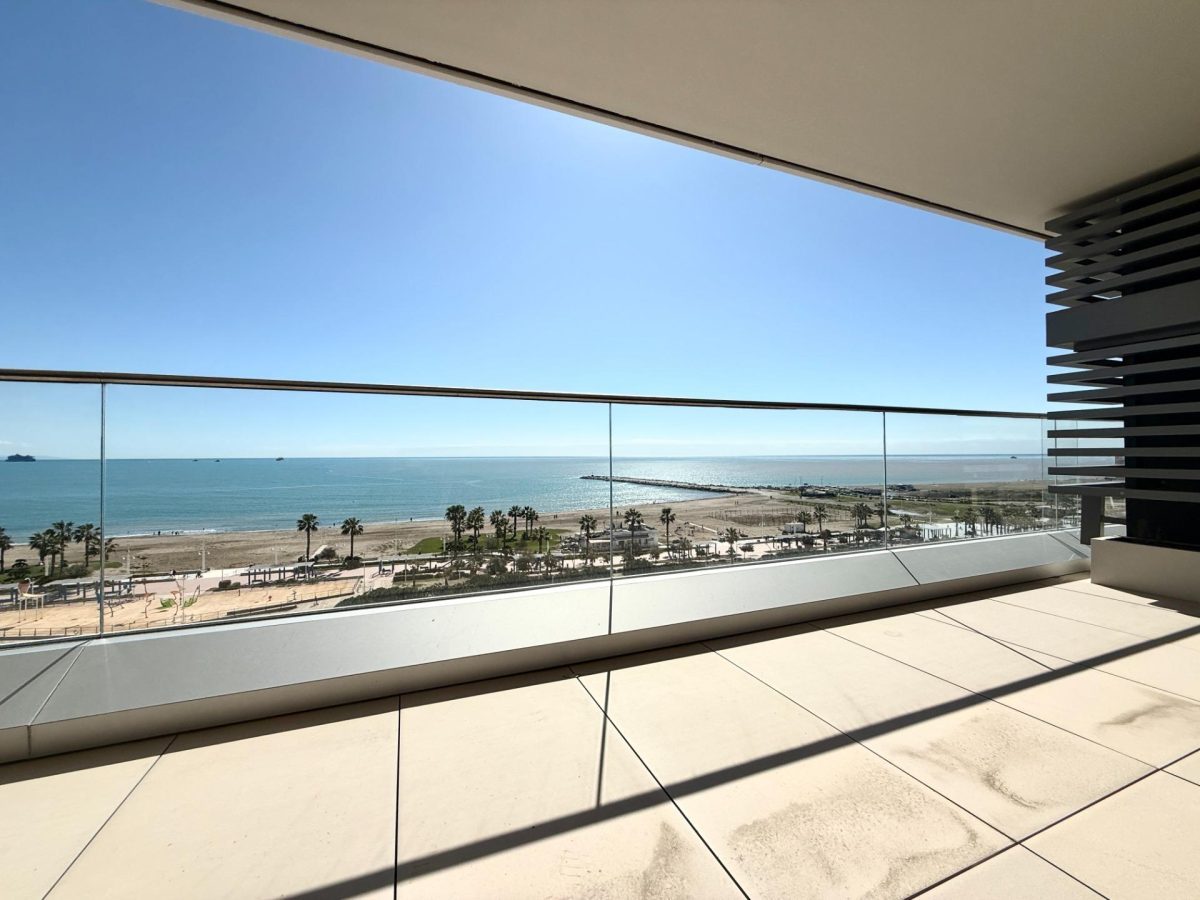 Exclusivo piso de tres dormitorios en Málaga Towers, con vistas frontales al mar, Costa del sol — Foto 11