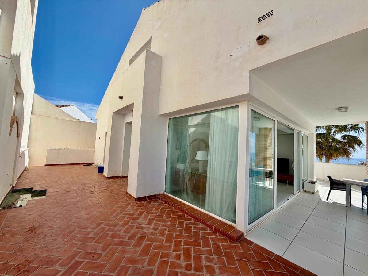 Casa Pareada 4 dormitorios en Benalmádena con vistas al mar. Cerca British College, Costa del Sol — Foto 12