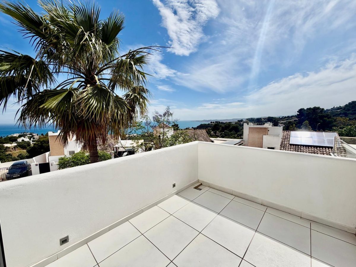 Casa Pareada 4 dormitorios en Benalmádena con vistas al mar. Cerca British College, Costa del Sol — Foto 9