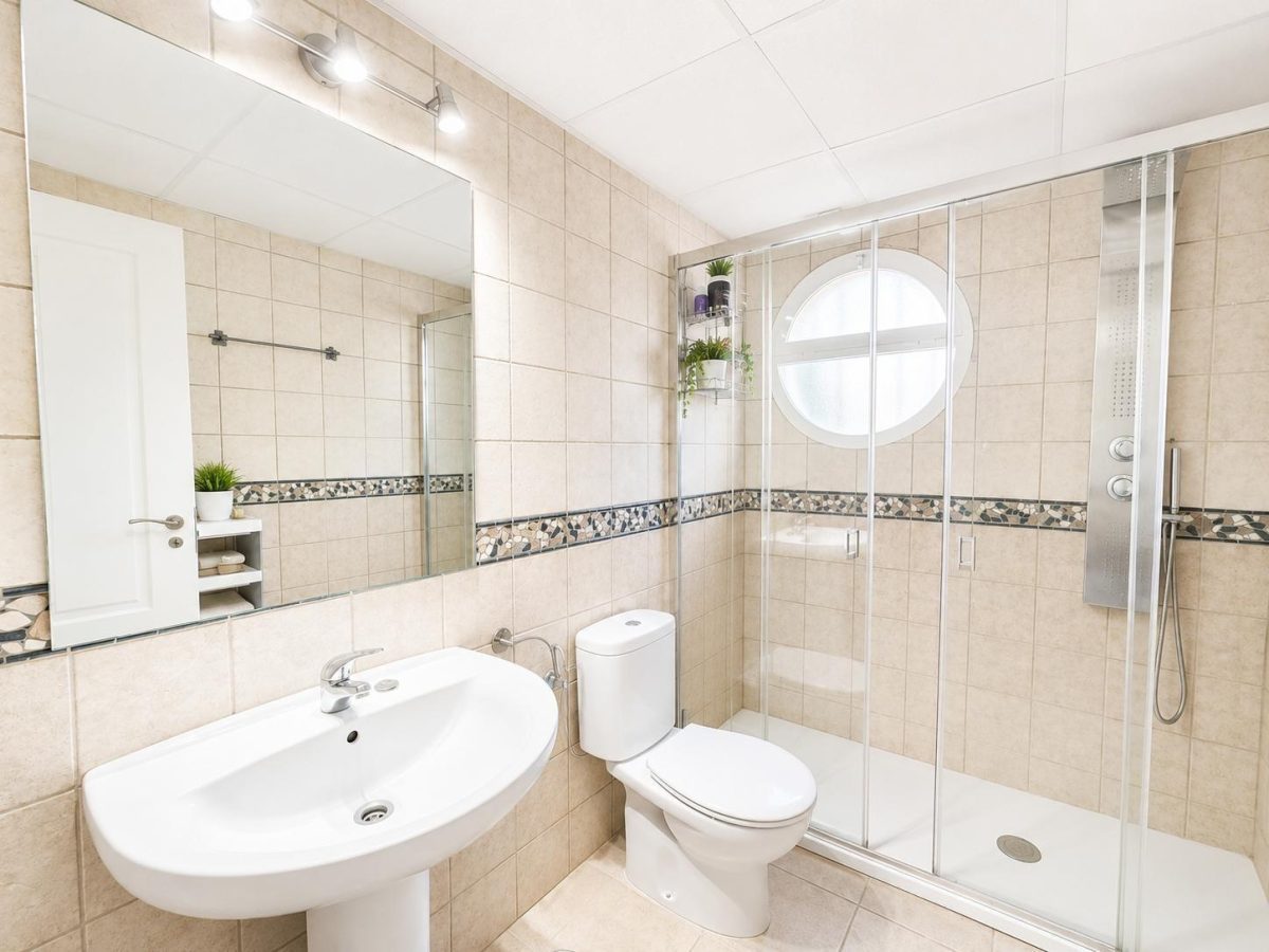 Casa/Chalet de 6 Dormitorios — Una Oportunidad Única en Alhaurín de la Torre — Foto 14