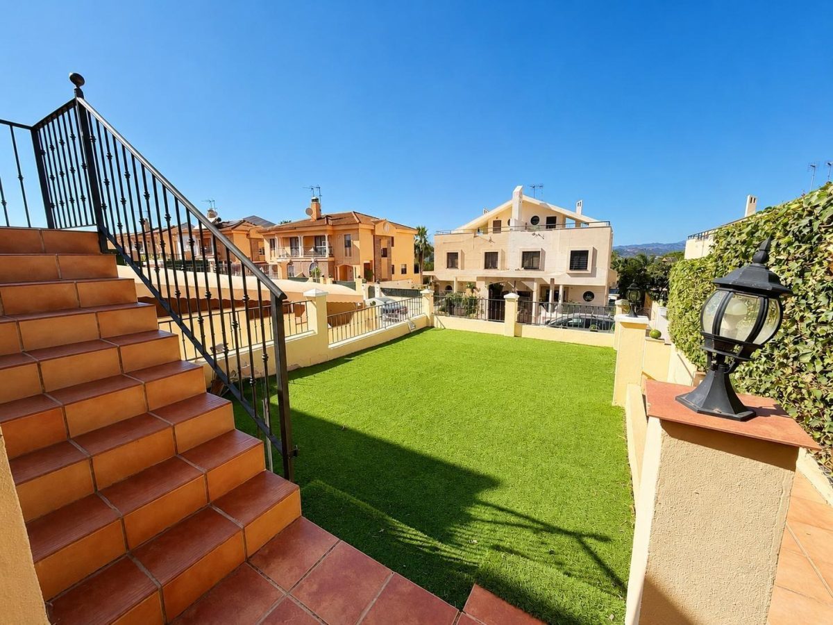 Casa/Chalet de 6 Dormitorios — Una Oportunidad Única en Alhaurín de la Torre — Foto 6