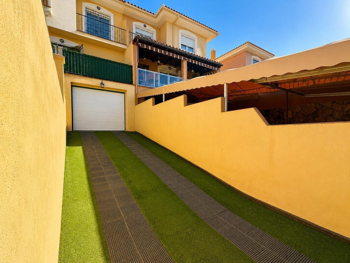 Casa/Chalet de 6 Dormitorios — Una Oportunidad Única en Alhaurín de la Torre — Foto 4