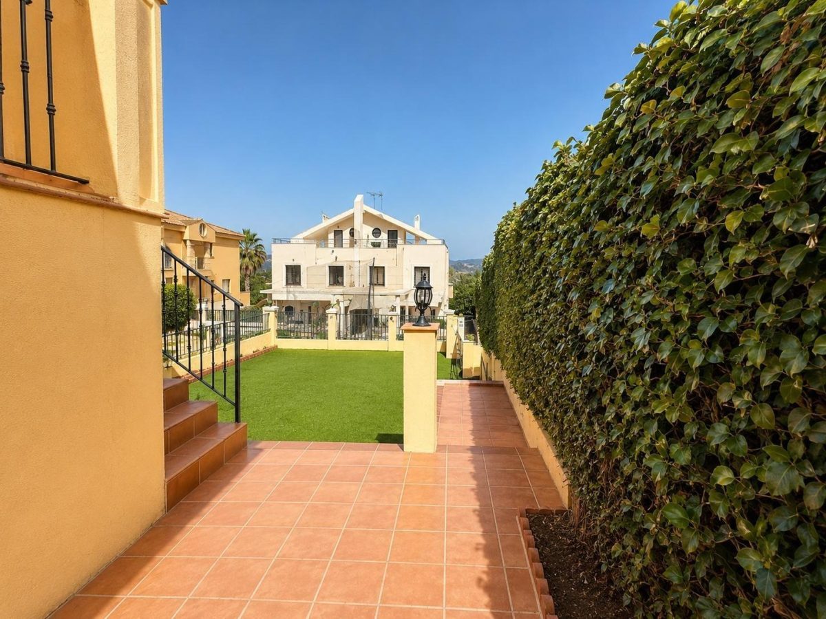 Casa/Chalet de 6 Dormitorios — Una Oportunidad Única en Alhaurín de la Torre — Foto 5