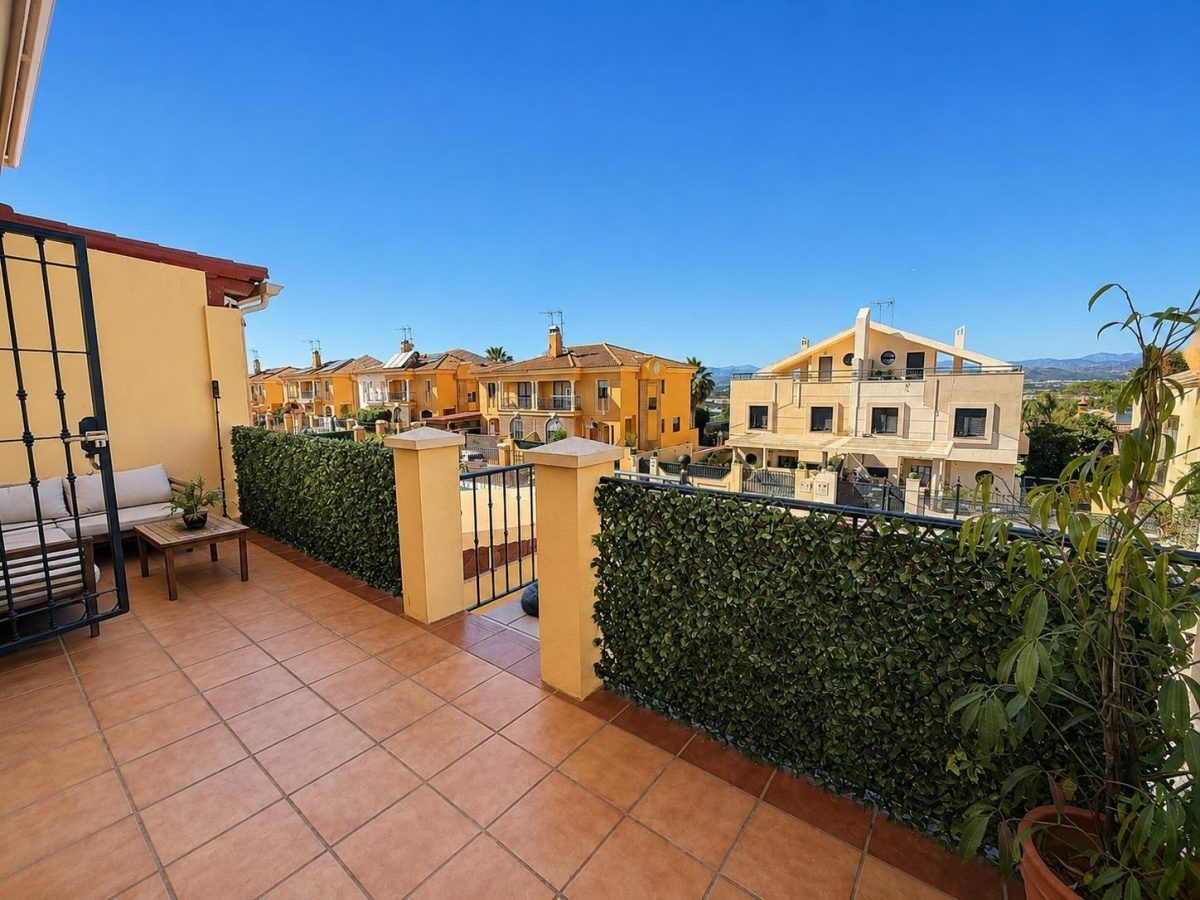 Casa/Chalet de 6 Dormitorios — Una Oportunidad Única en Alhaurín de la Torre — Foto 9