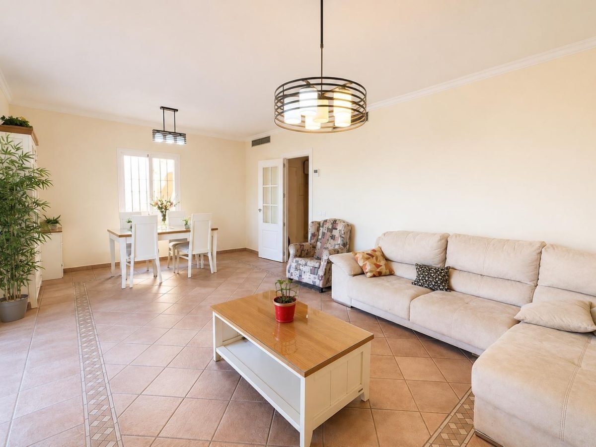 Casa/Chalet de 6 Dormitorios — Una Oportunidad Única en Alhaurín de la Torre — Foto 22
