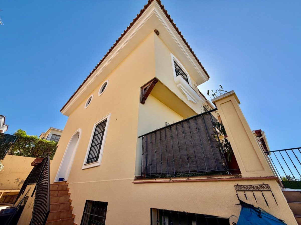 Casa/Chalet de 6 Dormitorios — Una Oportunidad Única en Alhaurín de la Torre — Foto 2