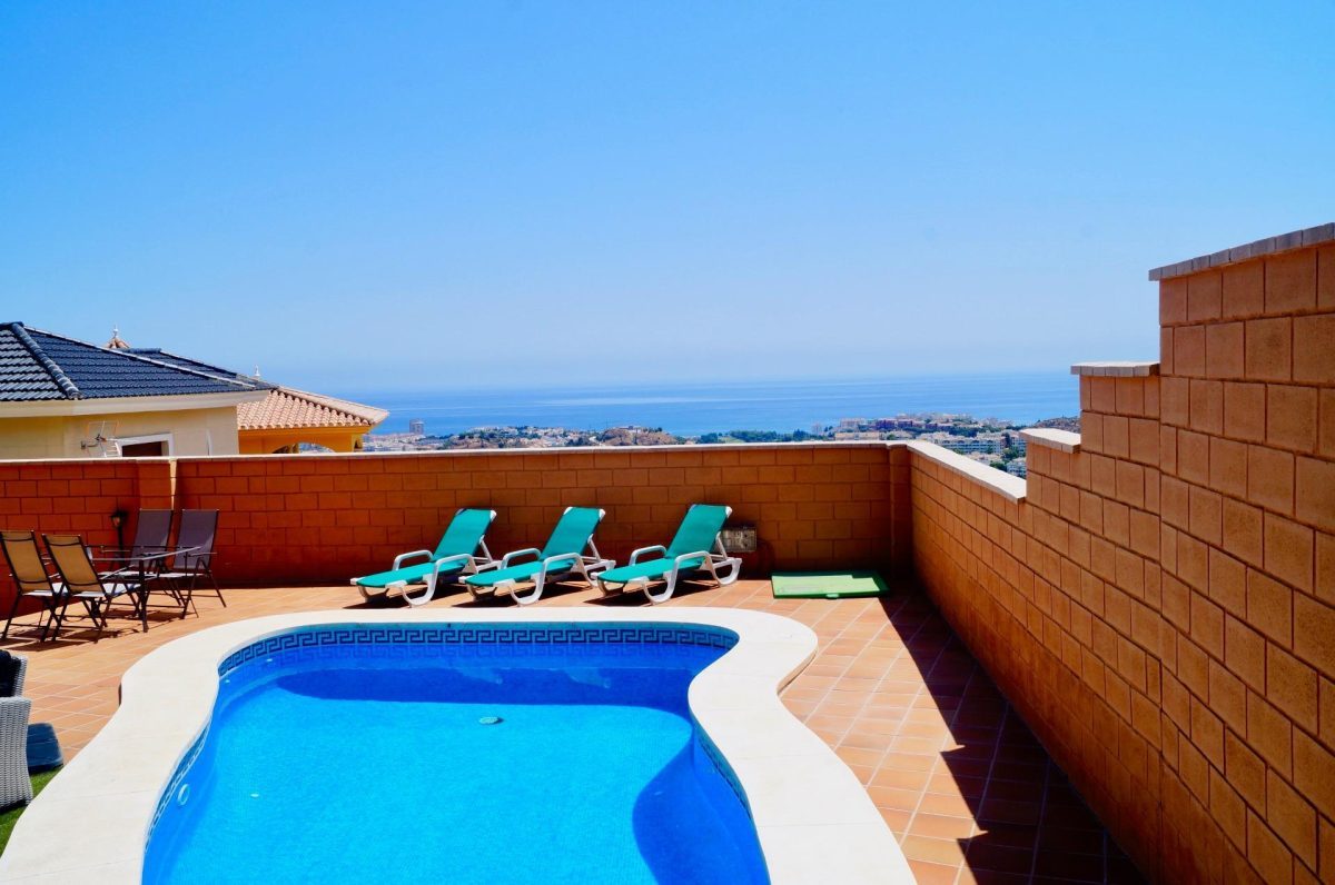Villa de tres dormitorios con vistas al mar en Benalmádena, Costa del Sol — Foto 1