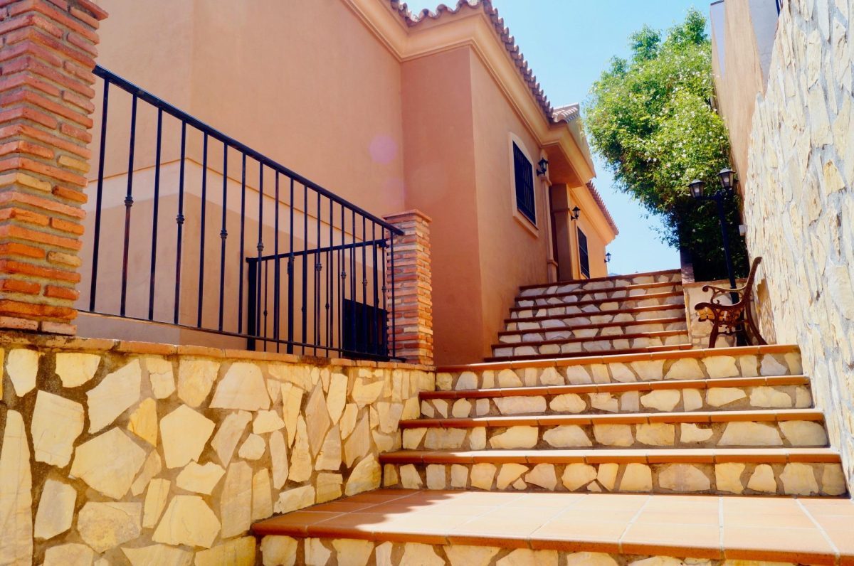 Villa de tres dormitorios con vistas al mar en Benalmádena, Costa del Sol — Foto 8