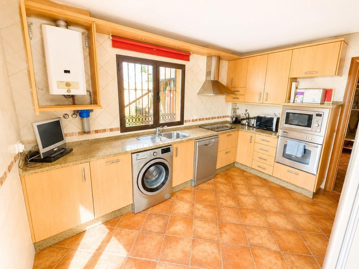 Villa de tres dormitorios con vistas al mar en Benalmádena, Costa del Sol — Foto 10