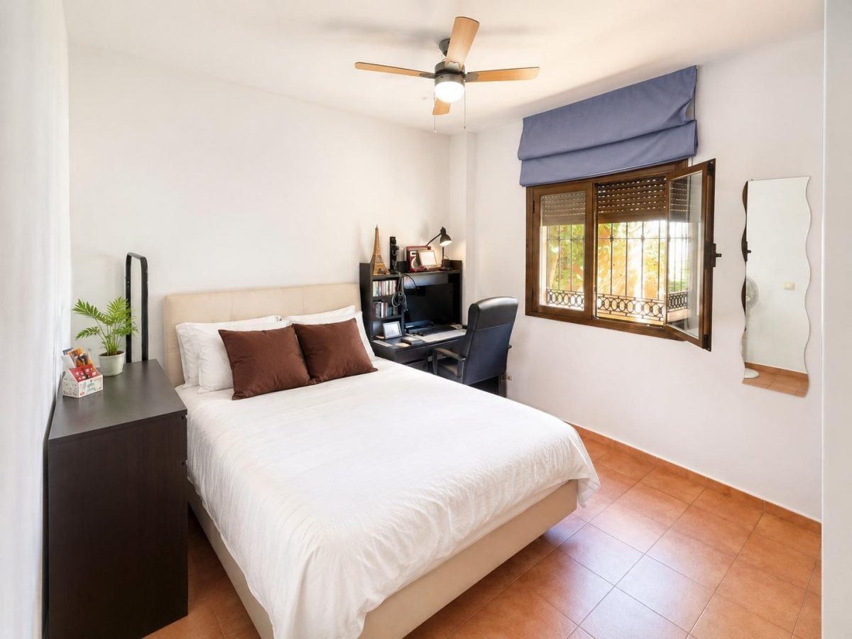 Villa de tres dormitorios con vistas al mar en Benalmádena, Costa del Sol — Foto 16