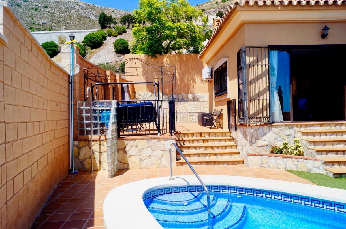 Villa de tres dormitorios con vistas al mar en Benalmádena, Costa del Sol — Foto 3